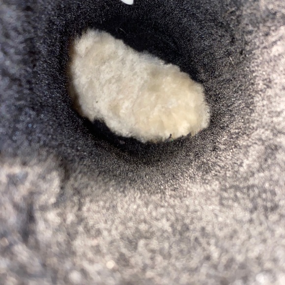 UGG 1016223 Classic Short II Black Sheepskin Boots Women’s 8 - Picture 9 of 12